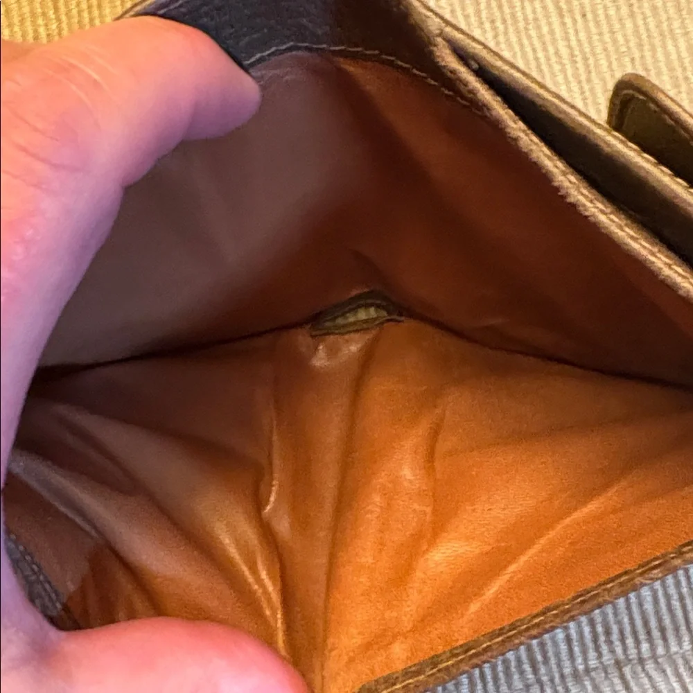 Vintage Gucci Bifold Wallet - Picture 5 of 10